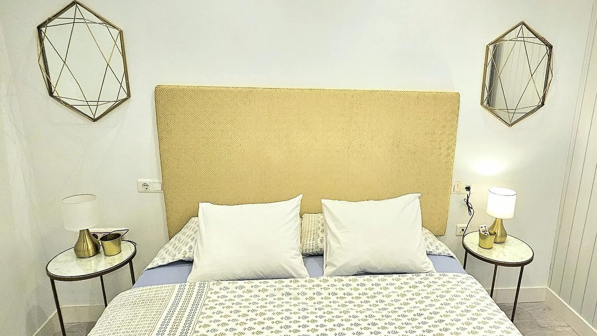 Stay Home & Away In The Heart Of Historical Town Of Málaga España