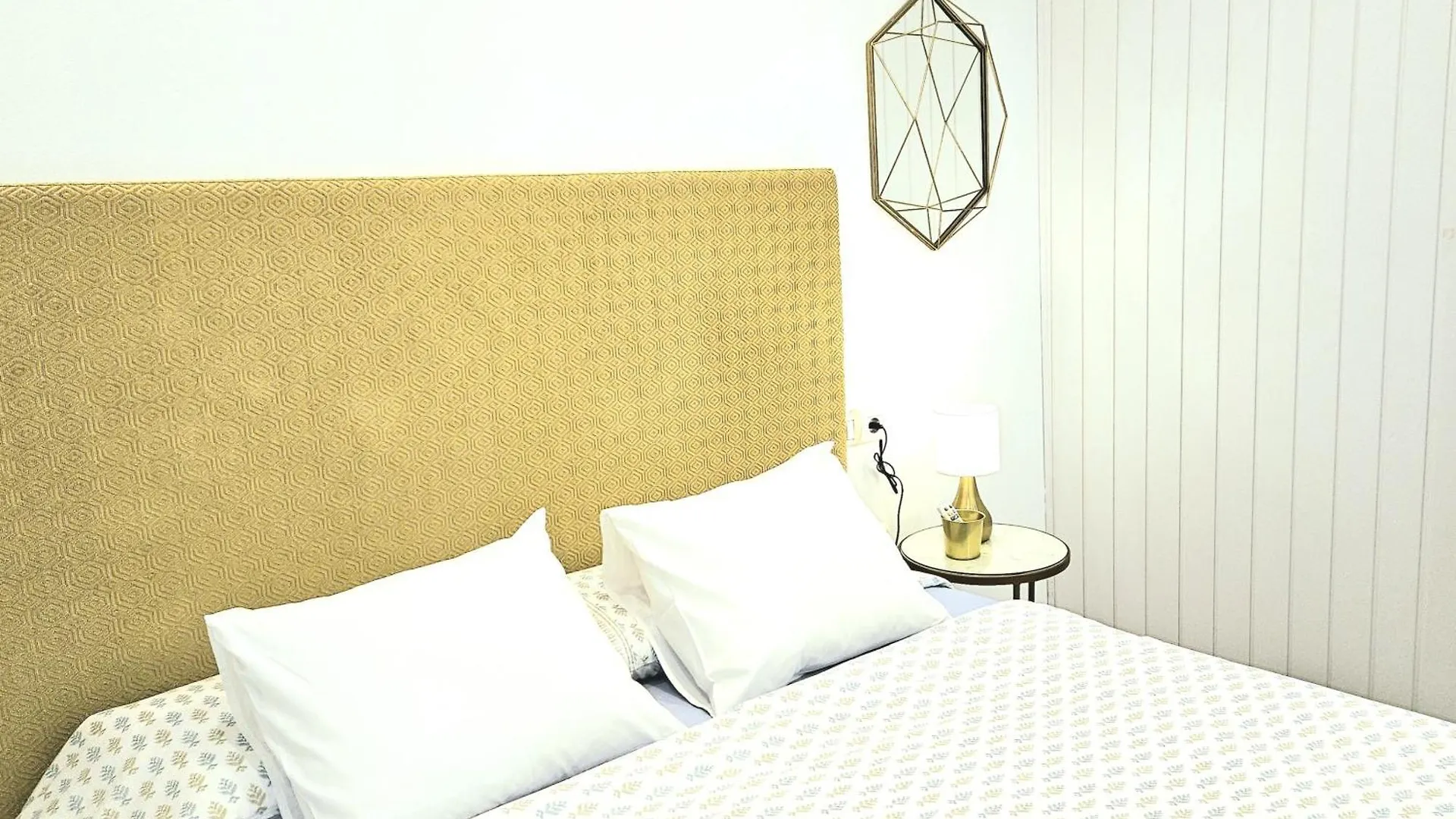 Stay Home & Away In The Heart Of Historical Town Of Málaga 0*,  España